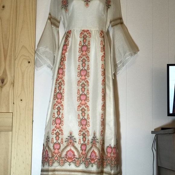 Gorgeous Vintage White Maxi - Picture 6 of 7